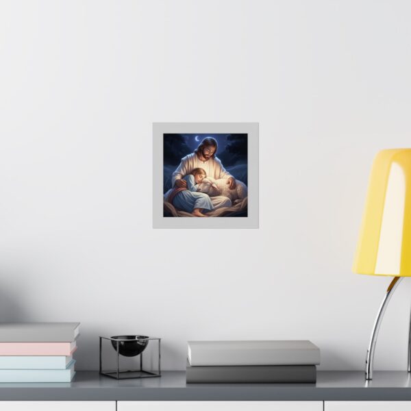 Matte Poster I Meisje slaapt veilig bij Jezus I Rustgevend I Kinderkamer - Afbeelding 4