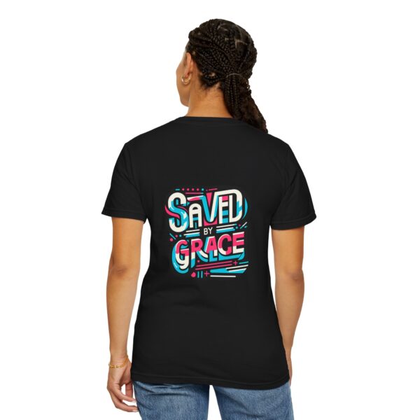 Grafisch T-shirt I Saved by Grace I Unisex T-shirt I Kleurrijk - Afbeelding 2