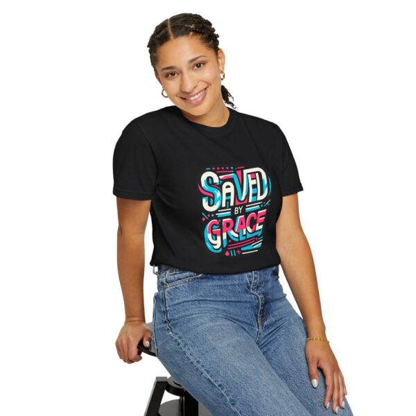 Grafisch T-shirt I Saved by Grace I Unisex T-shirt I Kleurrijk